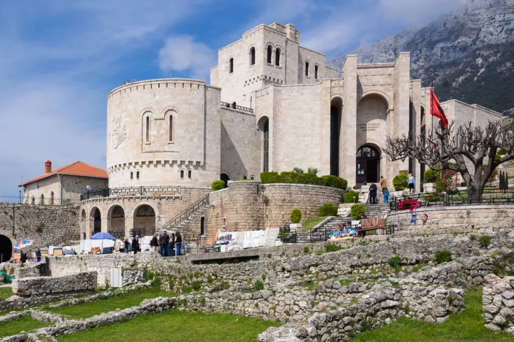 2. Historia dhe Kultura e Pasur